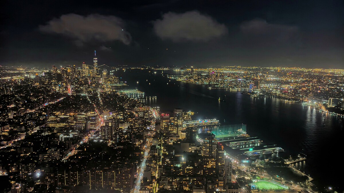 Edge - Manhattan View